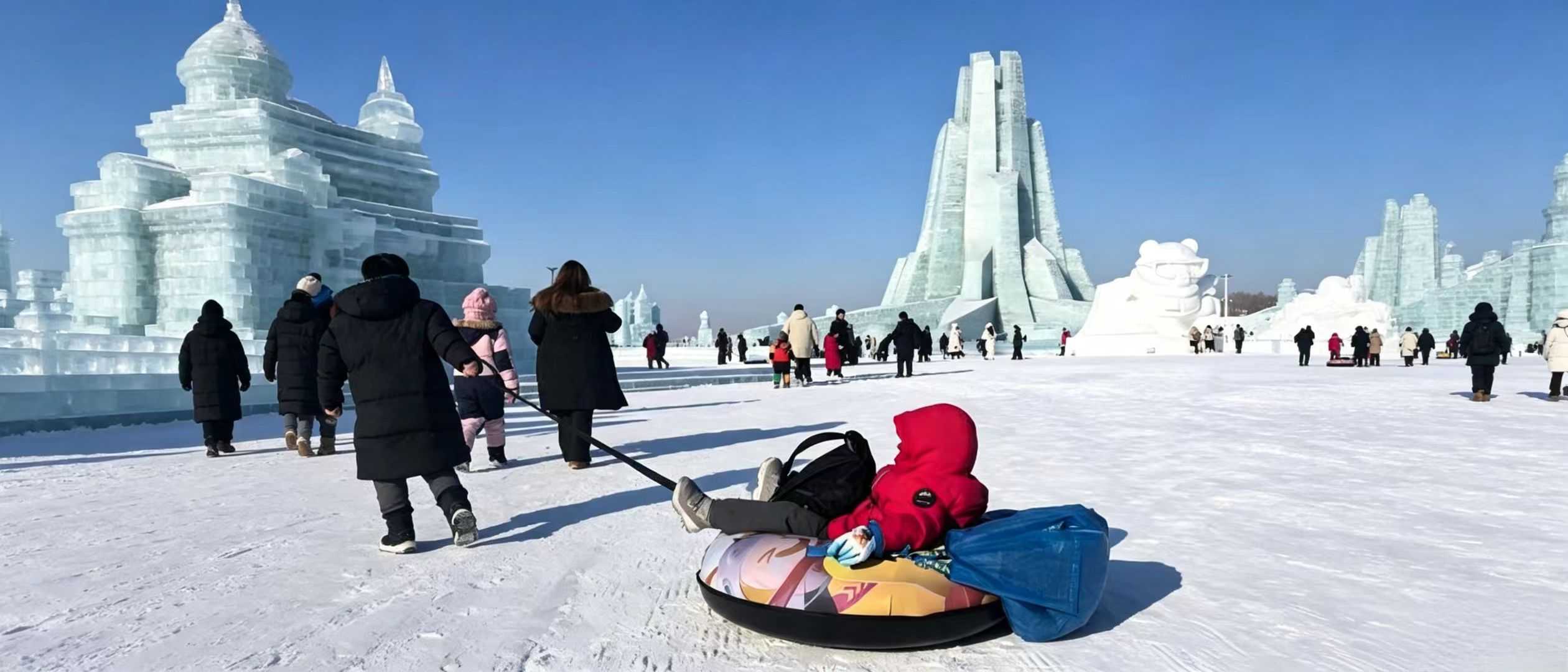 北国风光，千里冰封，万里雪飘。